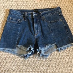 Frayed denim shorts
